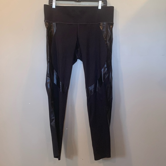 Under Armour Pants - Under Armour Compression Leggings Black with Glossy Accents Women’s XL Large